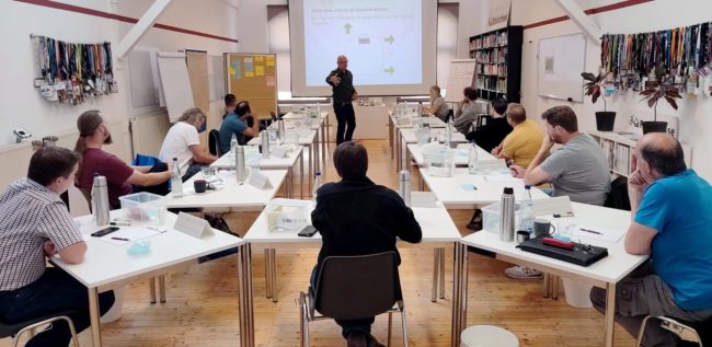 Zer­ti­fi­kats­kurs: Ver­an­stal­tungs­lei­tung für Events