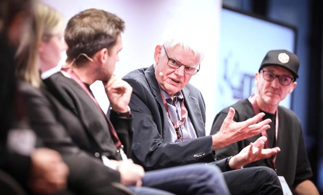 Diskussion unter Experten bei der IBIT-Fachtagung Veranstaltungssicherheit, mit Fokus auf aktuelle Themen und Herausforderungen.