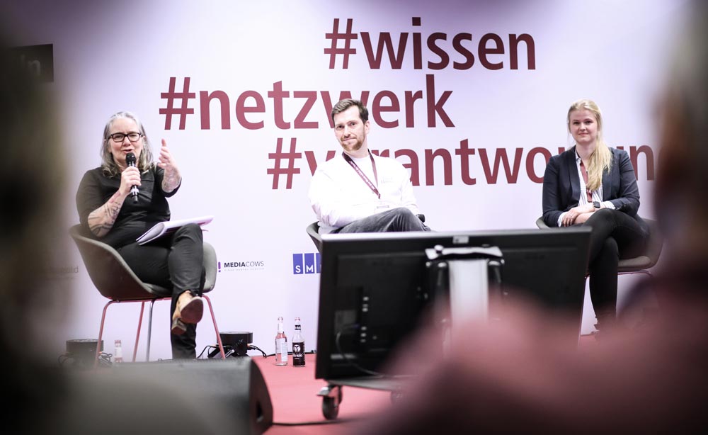 Diskussionsteilnehmer bei der IBIT-Fachtagung Veranstaltungssicherheit, mit Fokus auf Wissen und Vernetzung.